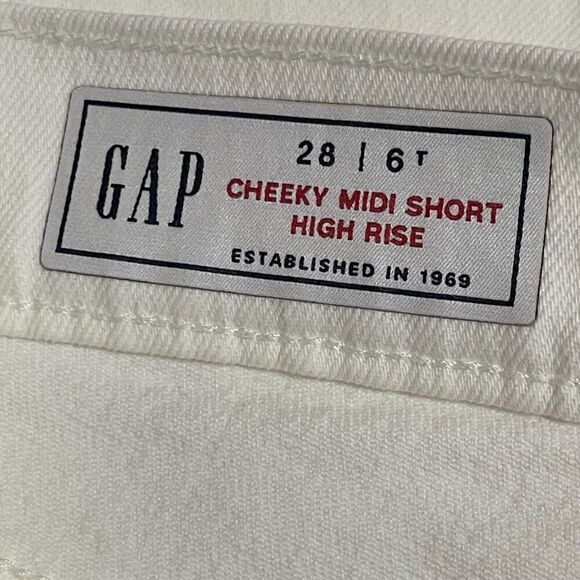 GAP Denim Shorts Size 6/28 Tall White NWT 6" Inseam Cheeky Raw Hem High Rise - Picture 4 of 11